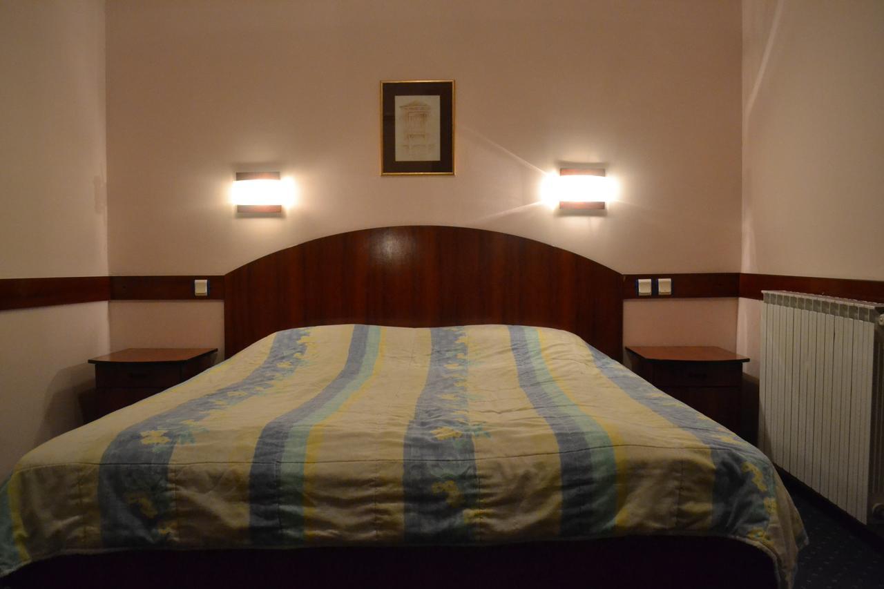 كومانوفو Hotel Mimoza المظهر الخارجي الصورة