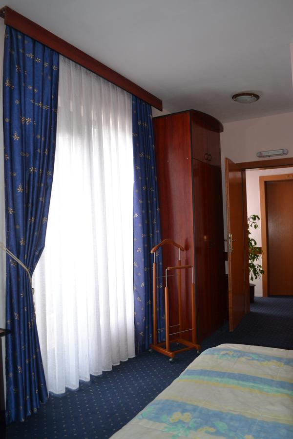 كومانوفو Hotel Mimoza المظهر الخارجي الصورة
