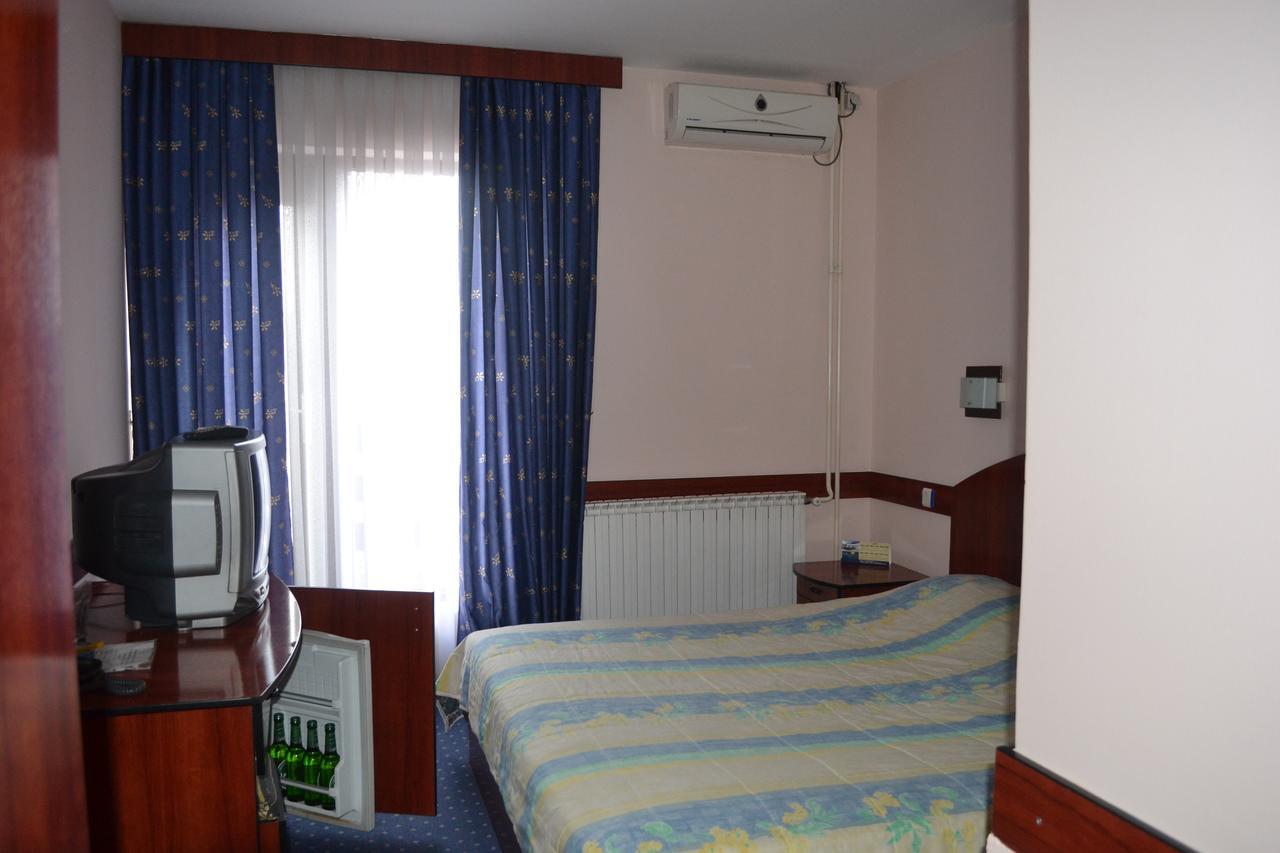 كومانوفو Hotel Mimoza المظهر الخارجي الصورة