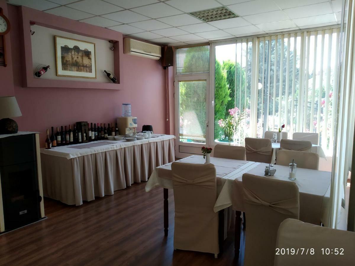 كومانوفو Hotel Mimoza المظهر الخارجي الصورة